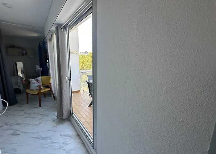Апартаменты Beautiful Renovated T2 - Close To The