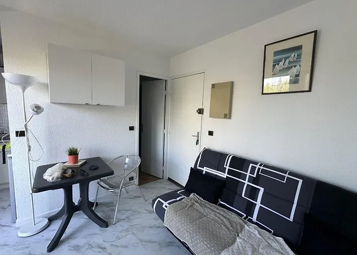 Beautiful Renovated T2 - Close To The *