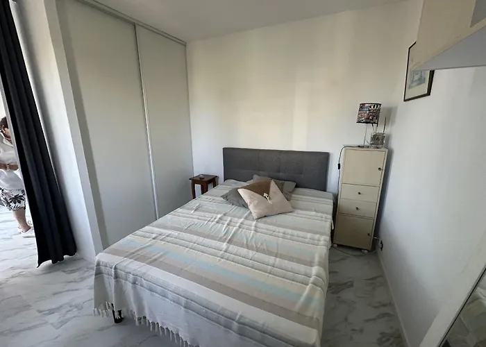 Beautiful Renovated T2 - Close To The Апартаменты *